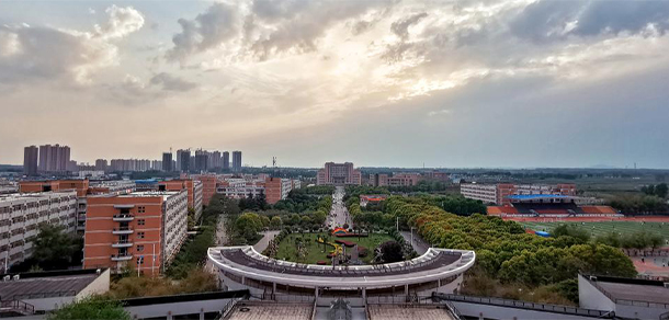 大學(xué)校志：校名、校標(biāo)、校訓(xùn)、校徽、校旗、校歌