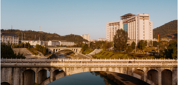 湘西民族職業(yè)技術學院 - 最美大學