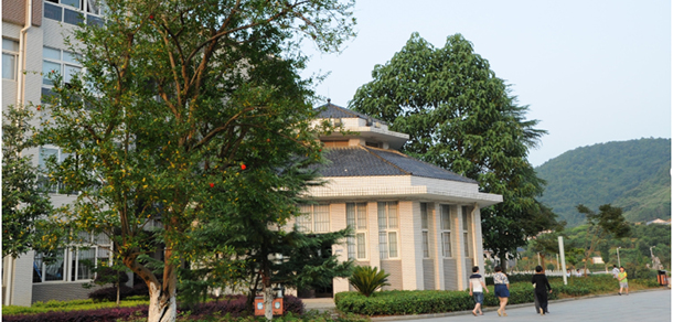 湘西民族職業(yè)技術學院 - 最美大學