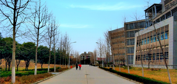 西安工業(yè)大學 - 最美大學